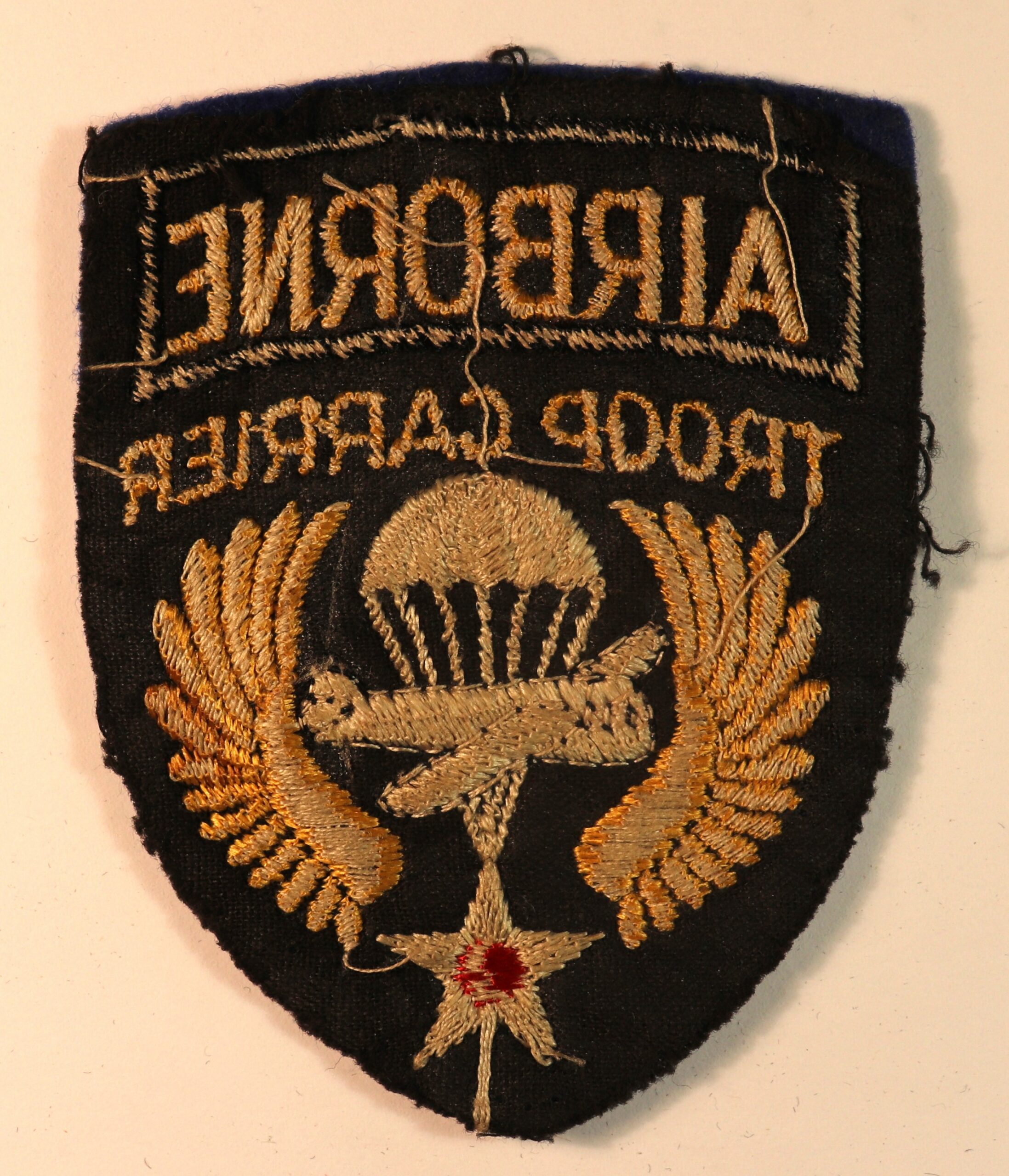 AIRBORNE TROOP CARRIER U.S. WW2 Formation Sign Badge – BRITISH MADE — Lot No. 6826 - Image 3