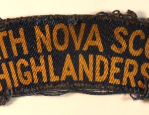 NORTH NOVA SCOTIA/HIGHLANDERS WW2 Canadian Printed Shoulder Title Badge - CALICO PRINTERS ---  Lot No. 6840