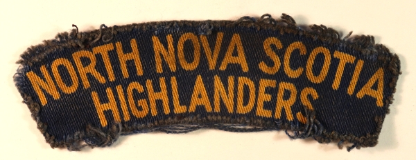 NORTH NOVA SCOTIA/HIGHLANDERS WW2 Canadian Printed Shoulder Title Badge – CALICO PRINTERS — Lot No. 6840