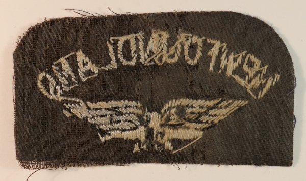 NEWFOUNDLAND/Eagle WW2 R.A.F. Embroidered Nationality Shoulder Title Badge — Lot No. 6894 - Image 3