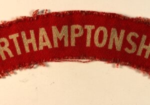 NORTHAMPTONSHIRE WW2 Printed Shoulder Title Badge - CALICO PRINTERS  ---  Lot No. 6897