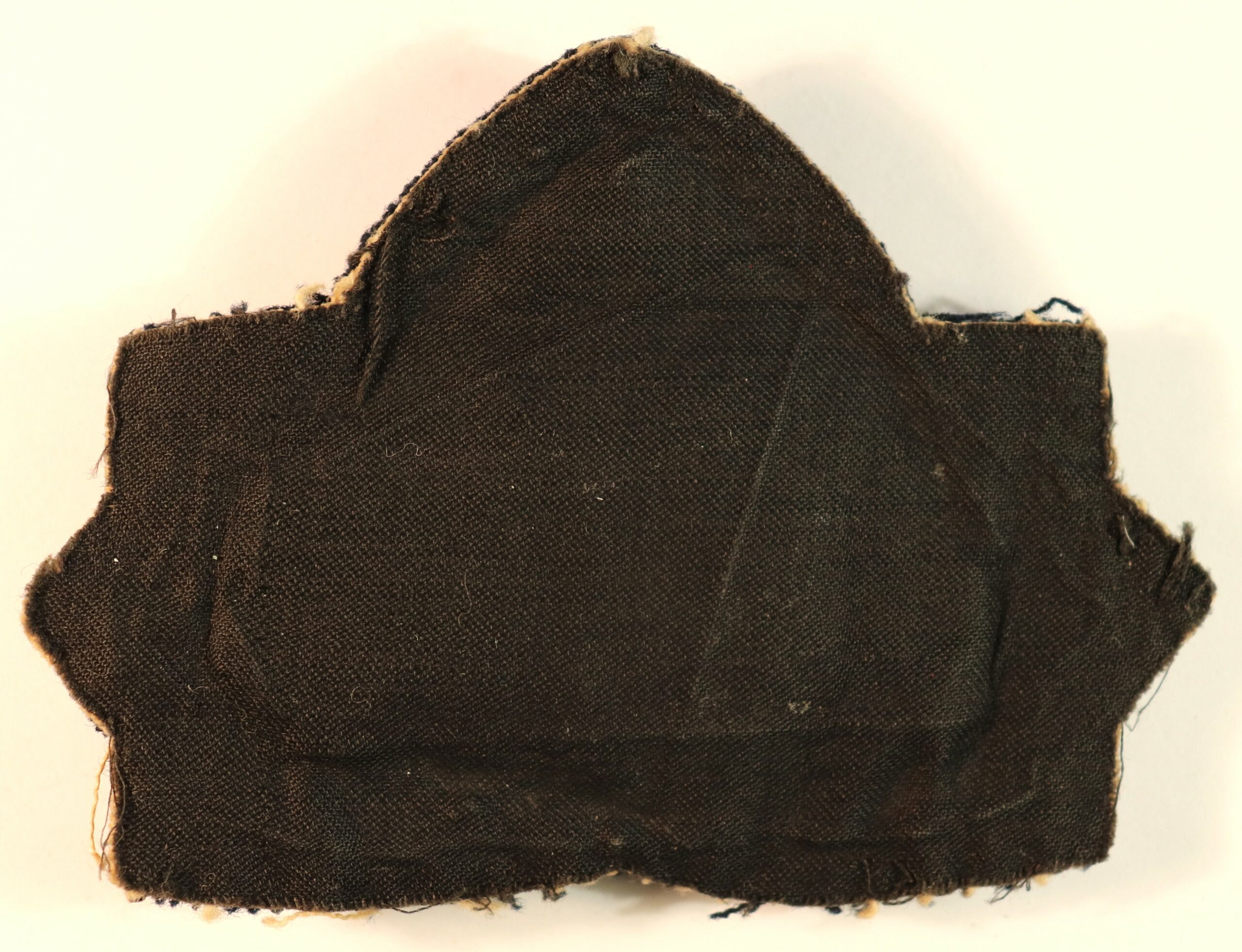 ROYAL NAVY Officer’s WW2 Padded Bullion Cap Badge — Lot No. 6902 - Image 3