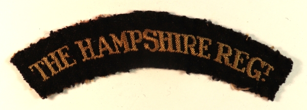THE HAMPSHIRE REGT. 5th Battalion WW2 Embroidered Shoulder Title Badge — Lot No. 6906