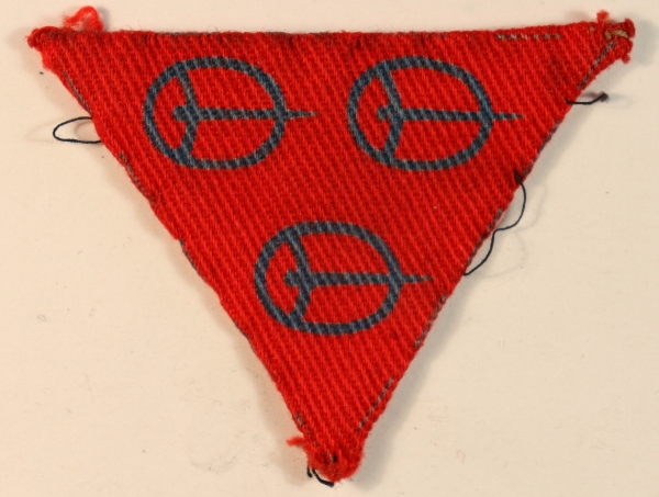 4th ANTI-AIRCRAFT Division WW2 Printed Formation Sign Badge – CALICO PRINTERS — Lot No. 6964