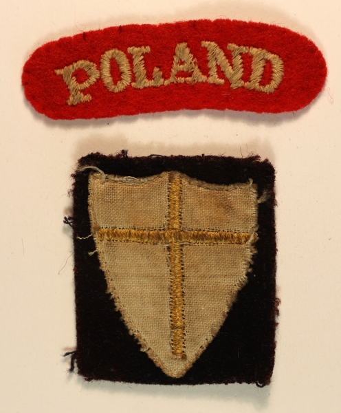 POLAND / 8th ARMY WW2 Paste Back Embroidered Shoulder Title Badge & Formation Sign Badge — Lot No. 6994