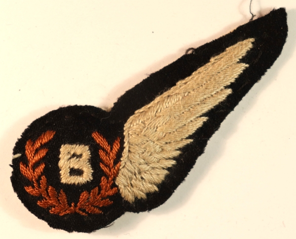 R.A.F. ‘B’ – Air Bomber AMO A 1019 1942 WW2 Padded Embroidered Half Brevet Badge — Lot No. 6945