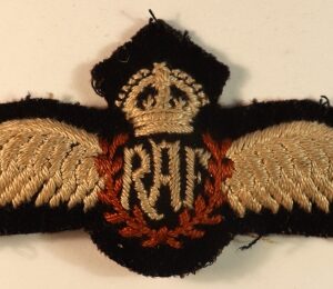 R.A.F. - Royal Air Force Pilot WW2 Padded Embroidered Felt Wings Badge ---  Lot No. 6997