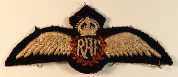 R.A.F. – Royal Air Force Pilot WW2 Padded Embroidered Felt Wings Badge — Lot No. 6997