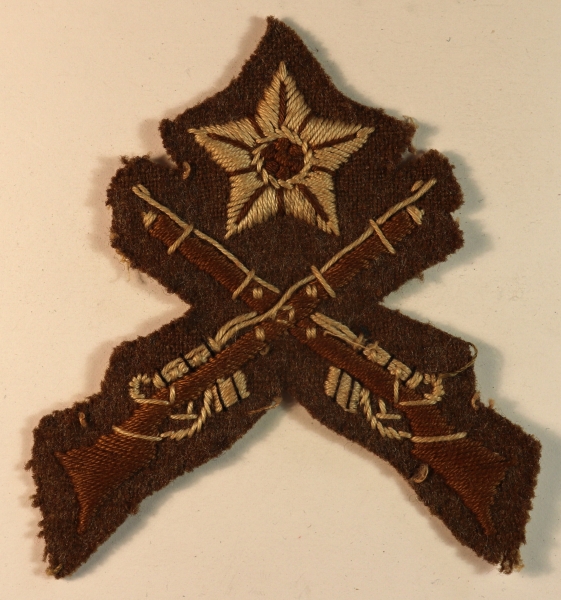 RIFLES CROSSED, STAR – Best Shot in Squadron, Company or Band 1920’s Era Embroidered Felt Arm Badge — Lot No: 6999