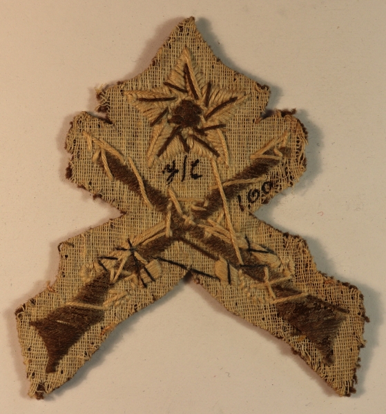 RIFLES CROSSED, STAR – Best Shot in Squadron, Company or Band 1920’s Era Embroidered Felt Arm Badge — Lot No: 6999 - Image 3