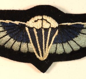 S.A.S. PARACHUTE WINGS Malaya Period Padded Embroidered Badge --- Lot No. 6954