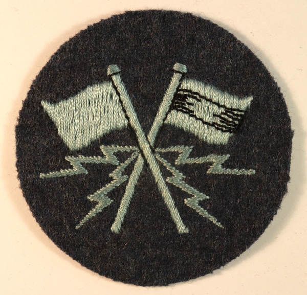 R.A.F. REGIMENT SIGNALLER WW2 Embroidered Cloth Arm Badge — Lot No. 6949